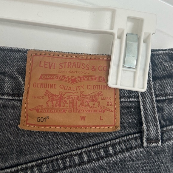 Levis 501 High Rise Black Distressed Shorts size 27 - Picture 9 of 12